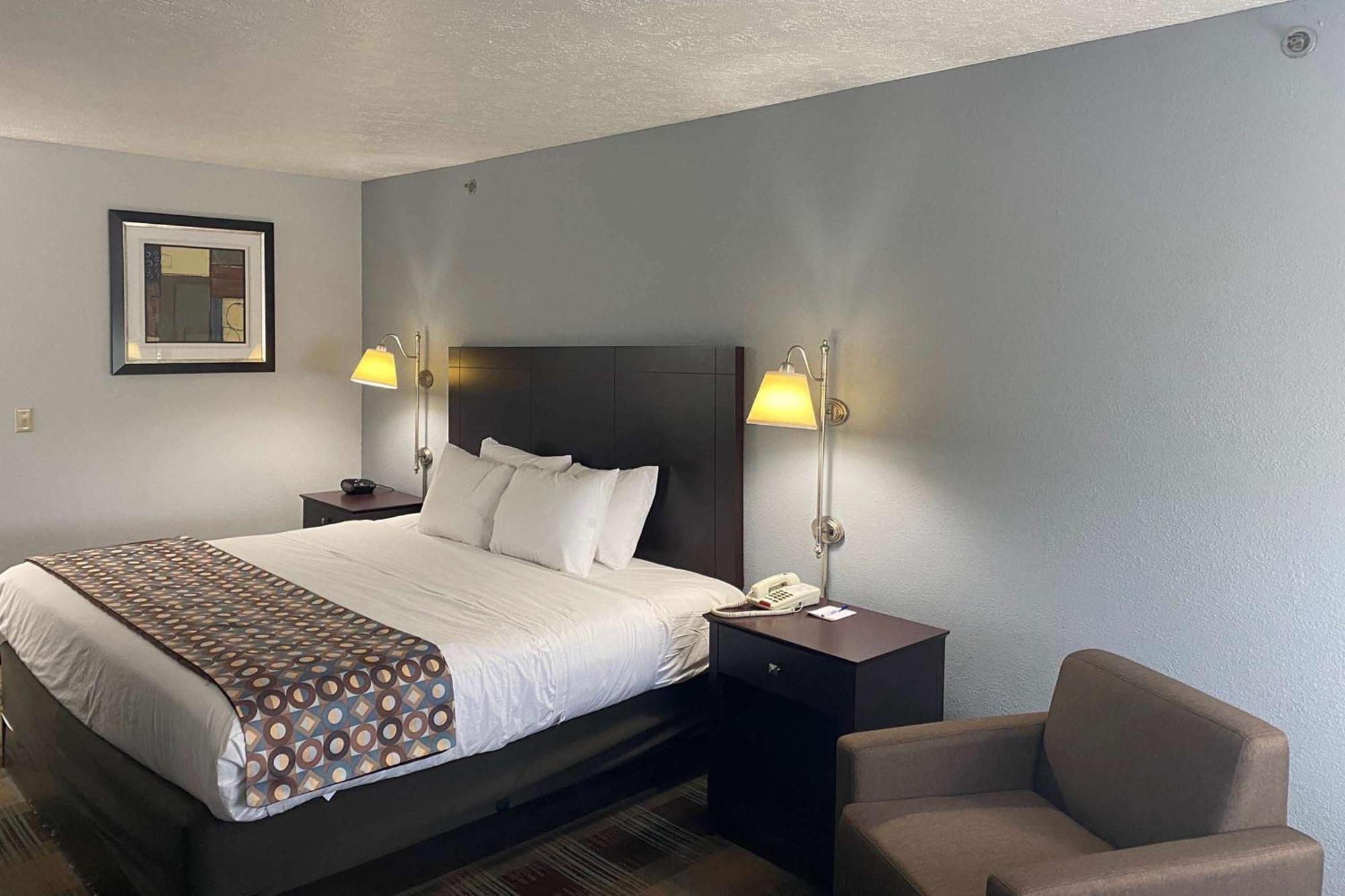 Baymont By Wyndham Danville Il Bagian luar foto