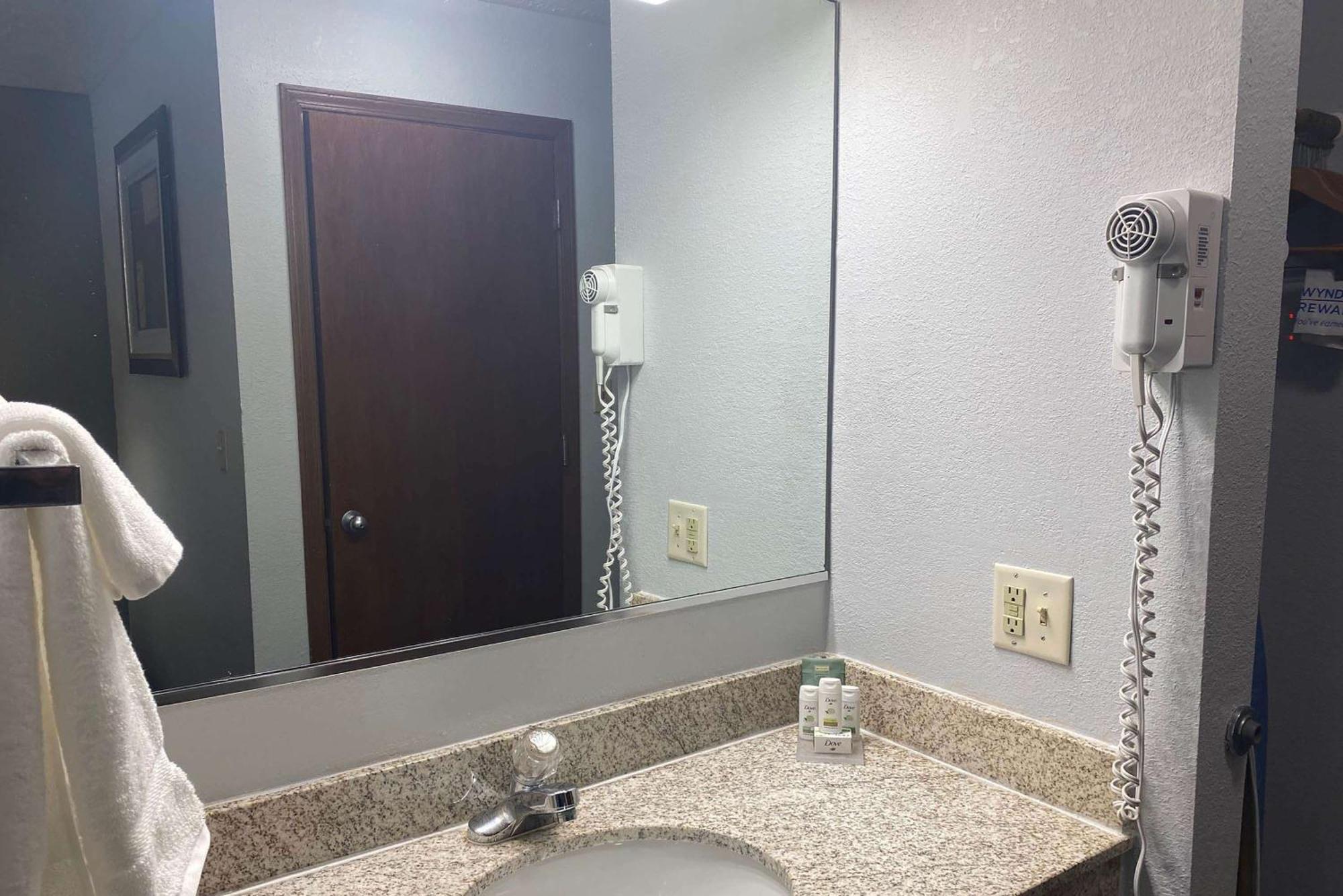 Baymont By Wyndham Danville Il Bagian luar foto