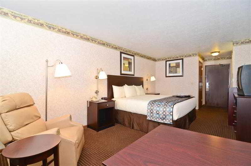 Baymont By Wyndham Danville Il Bagian luar foto