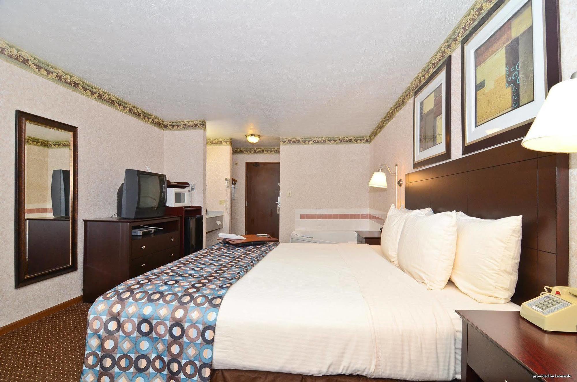 Baymont By Wyndham Danville Il Bagian luar foto