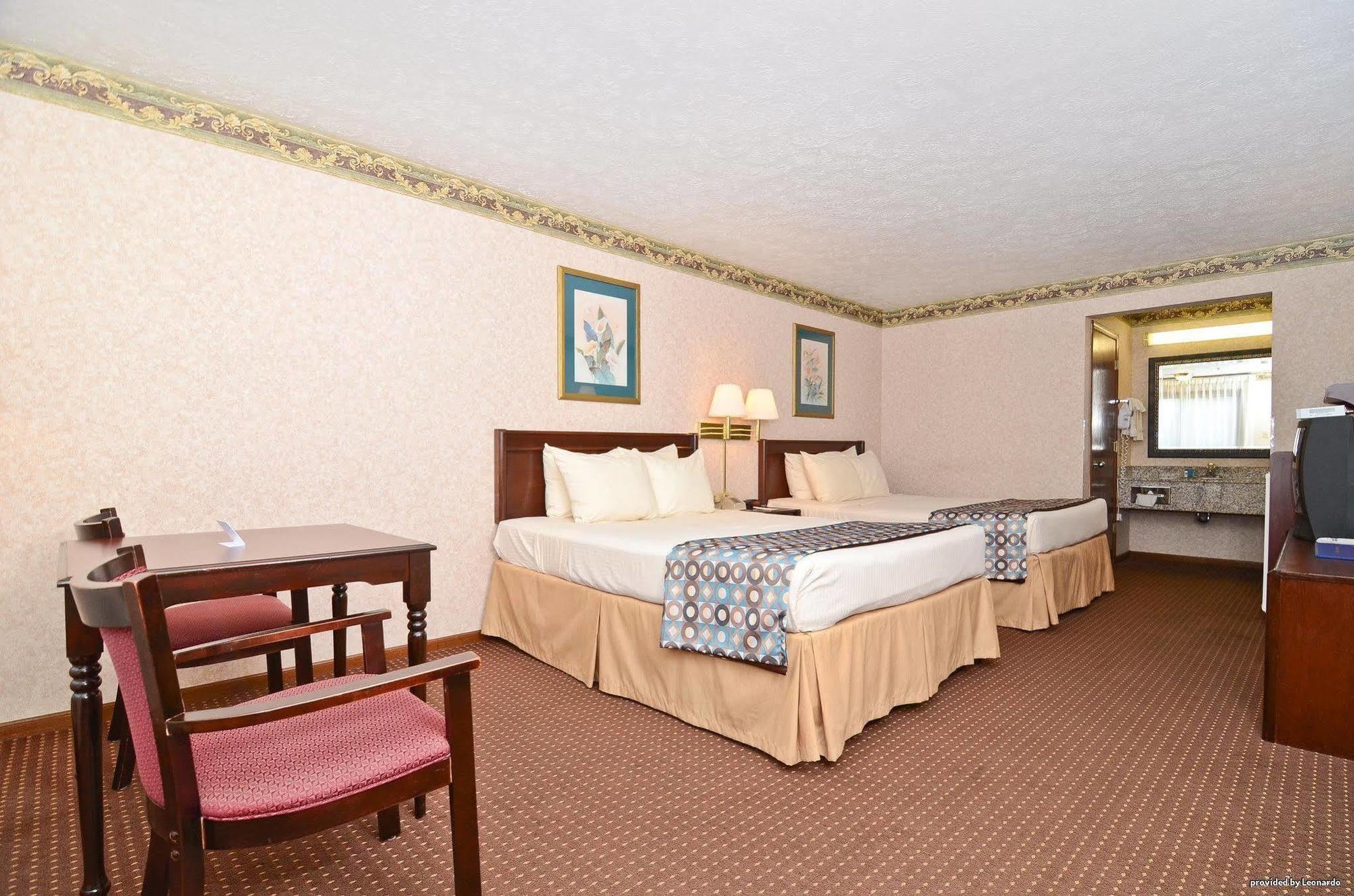 Baymont By Wyndham Danville Il Bagian luar foto