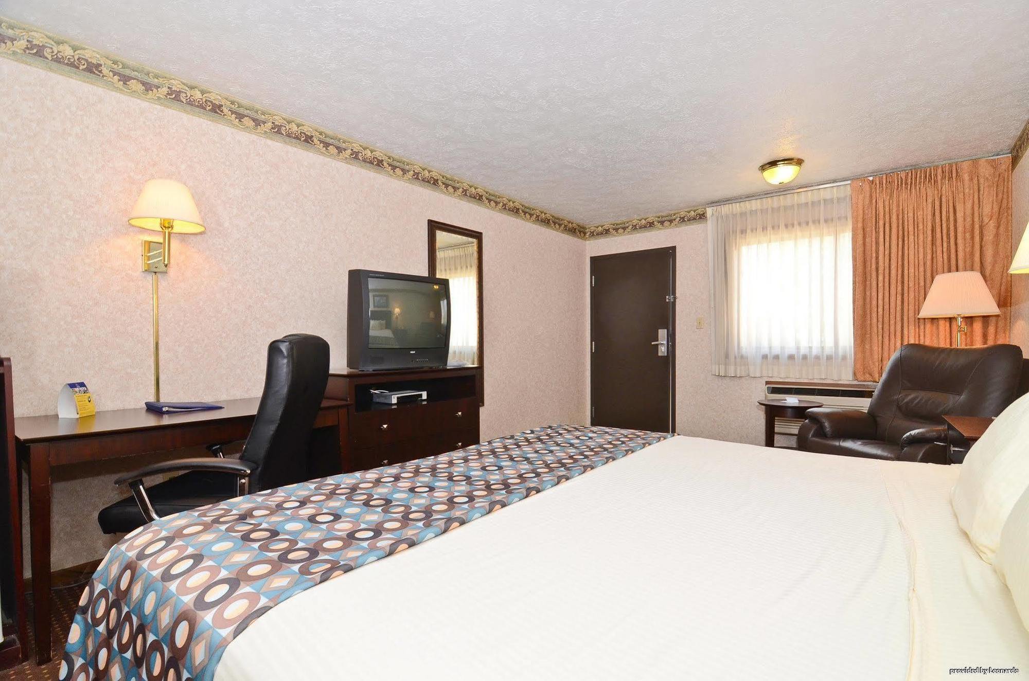 Baymont By Wyndham Danville Il Bagian luar foto